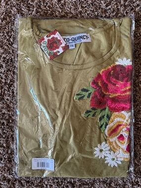 Rodeo Quincy Olive Green Embroidered Floral Short Sleeve Tee